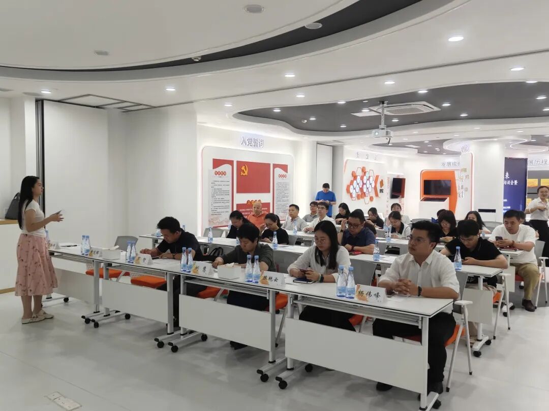 【協(xié)辦第四期】科技賦能·荔創(chuàng)未來(lái)——2025高新技術(shù)企業(yè)認(rèn)定培訓(xùn)會(huì)暨納稅服務(wù)宣傳活動(dòng)圓滿舉辦